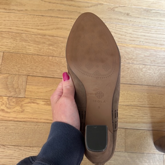 Isola Evoda Nimbus Grey Suede boot with cutouts and gold decal. Super versitile - Picture 6 of 6